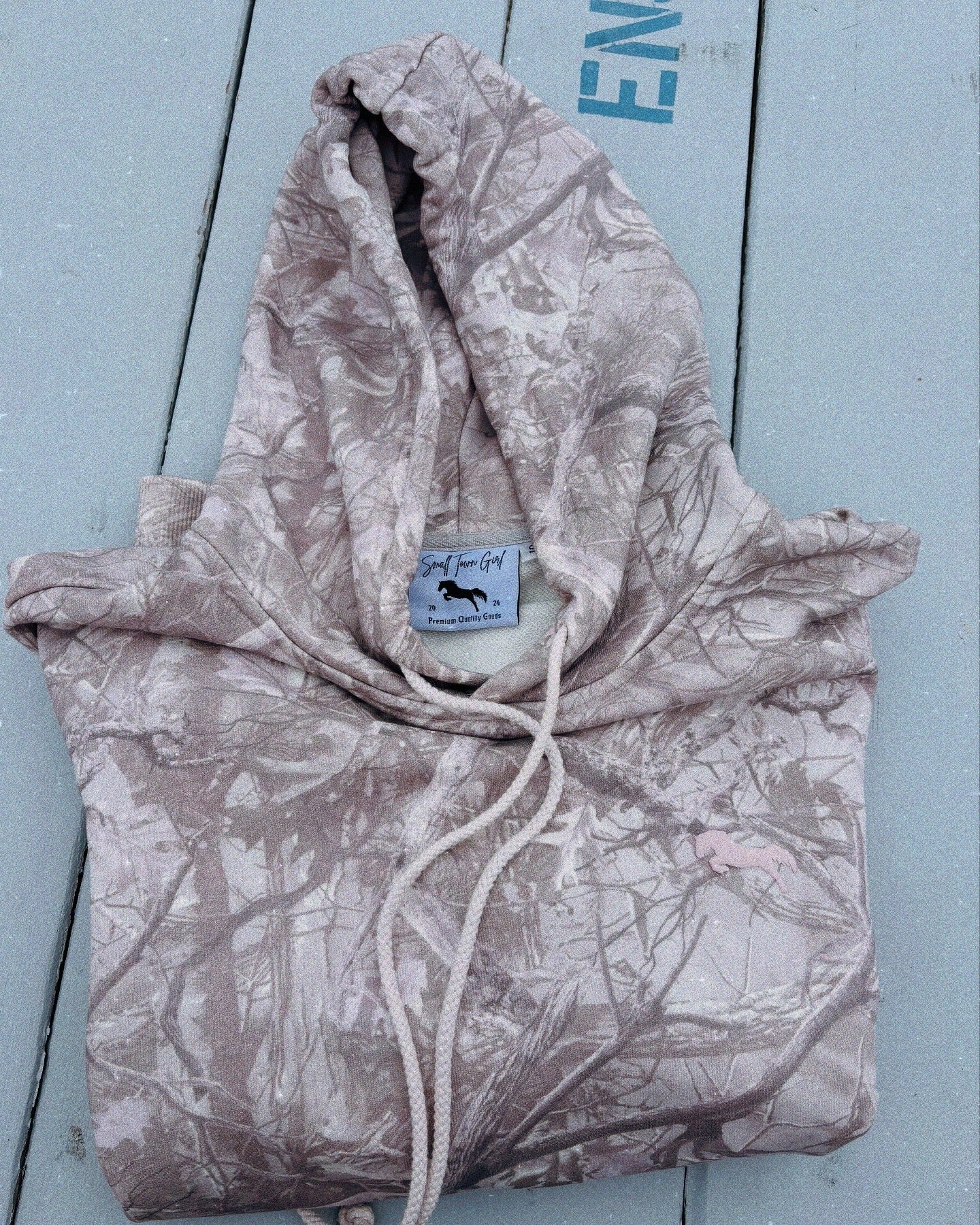 Aspen Camo Hoodie -pink puff print horse logo