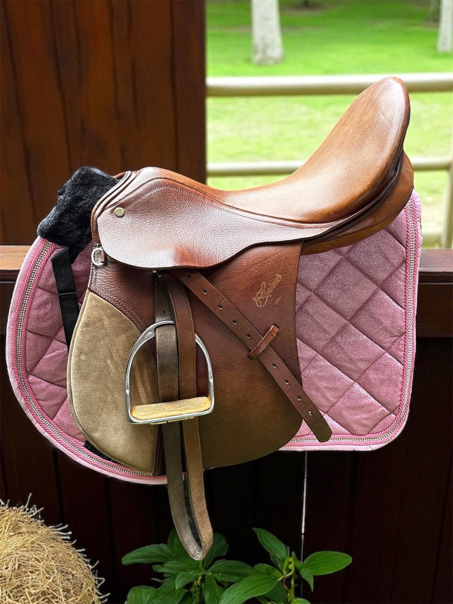 š Pink Glitter & Rhinestone Saddle Pad ā Glam Equestrian Style | Small Town Girl