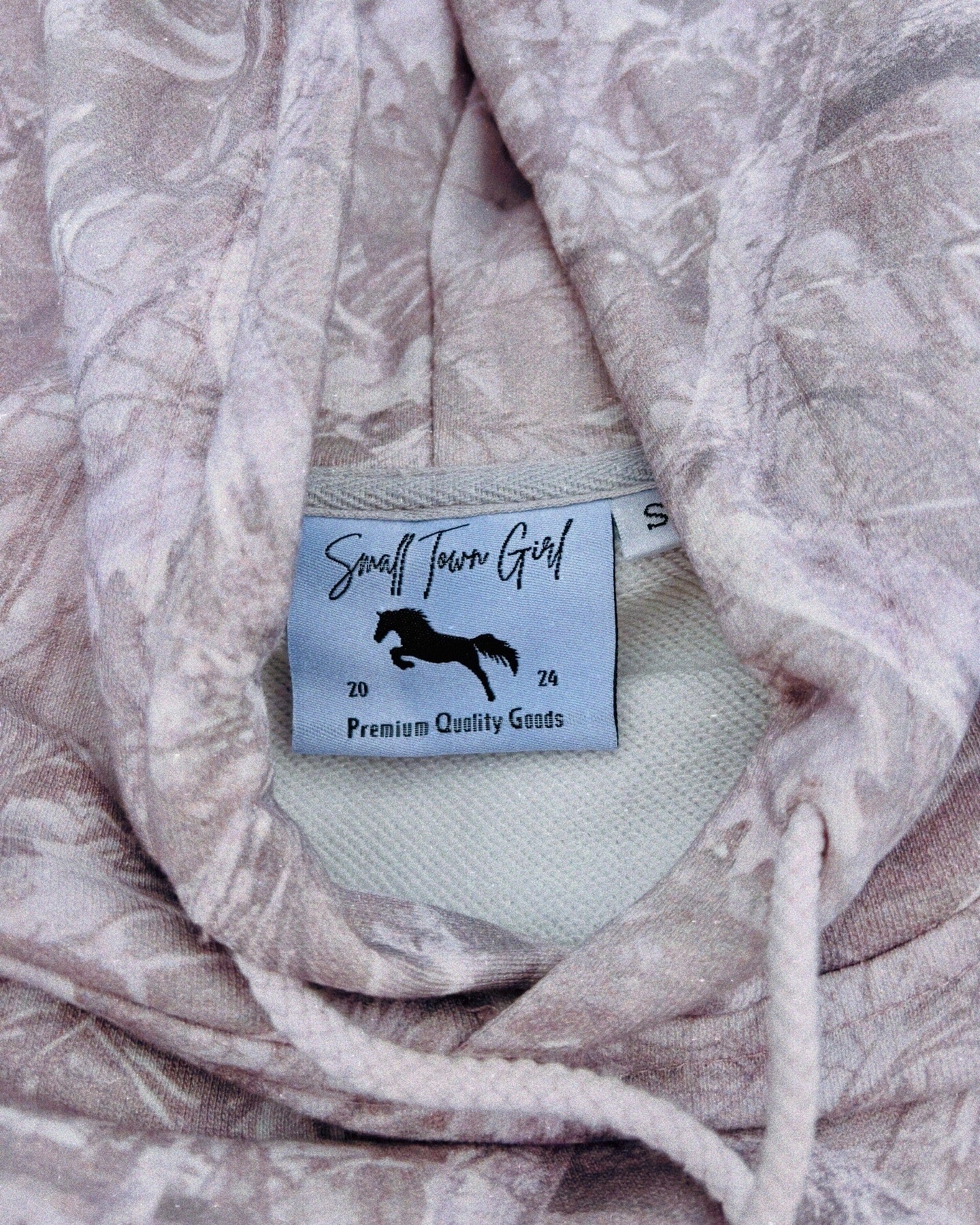 Aspen Camo Hoodie -pink puff print horse logo
