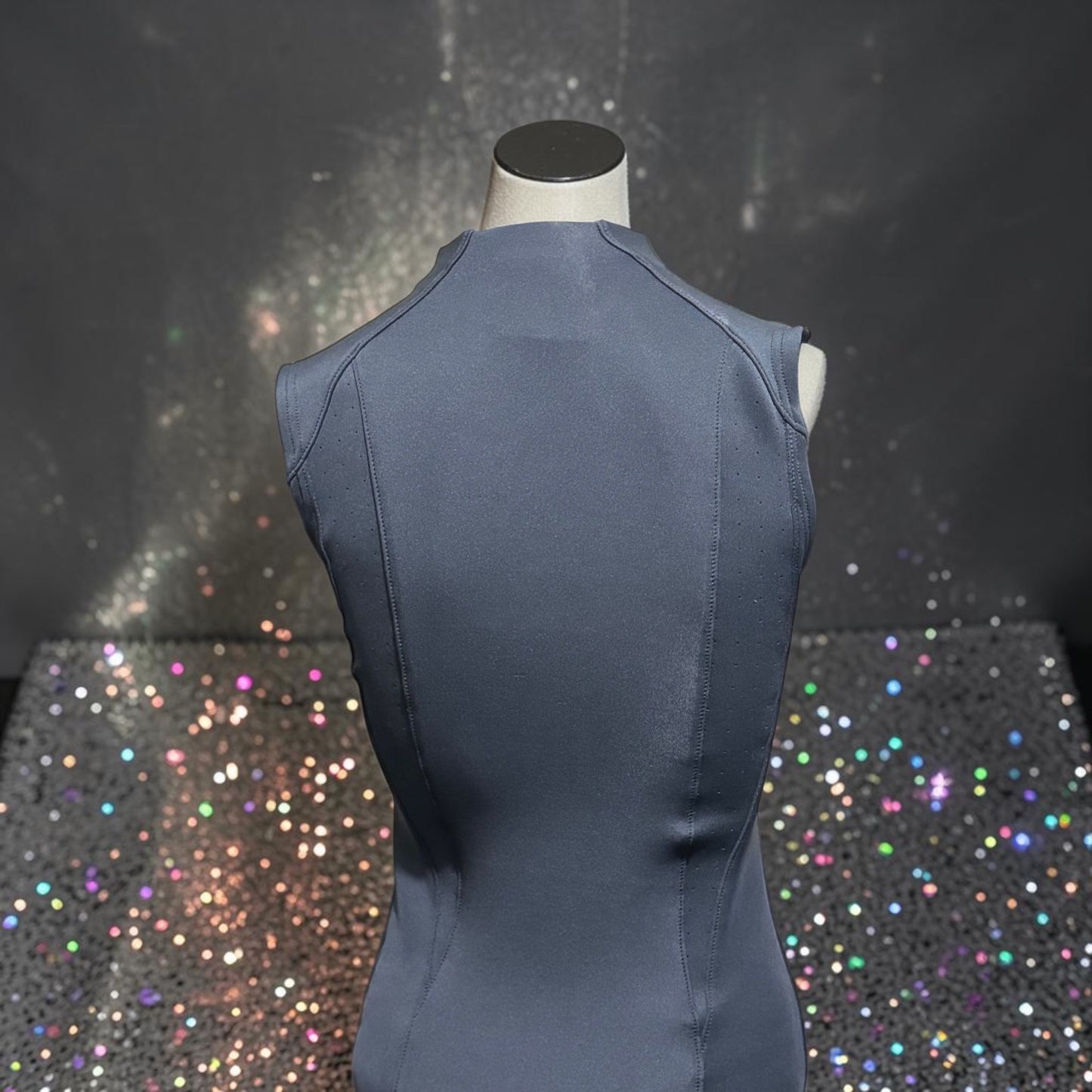 EQUESTRIAN 𝐒𝐋𝐄𝐄𝐕𝐄𝐋𝐄𝐒𝐒 𝐁𝐀𝐒𝐄 𝐋𝐀𝐘𝐄𝐑 | CLASSIC BLACK | TECHNICAL STRETCH & BACK VENTILATION