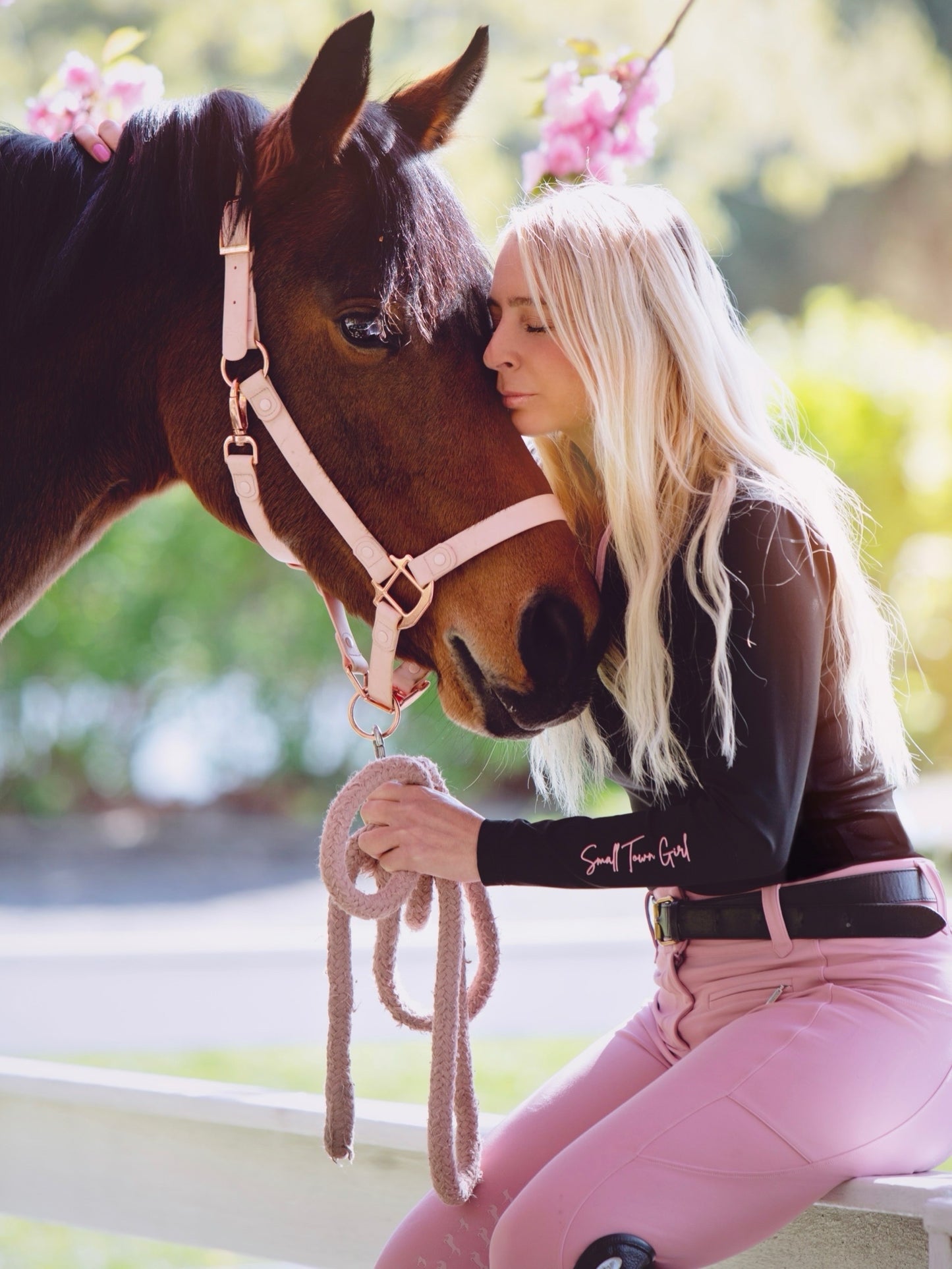 EQUESTRIAN 𝐁𝐀𝐒𝐄 𝐋𝐀𝐘𝐄𝐑 LONG SLEEVE | BLACK WITH BUBBLEGUM PINK ZIPPER TECHNICAL STRETCH