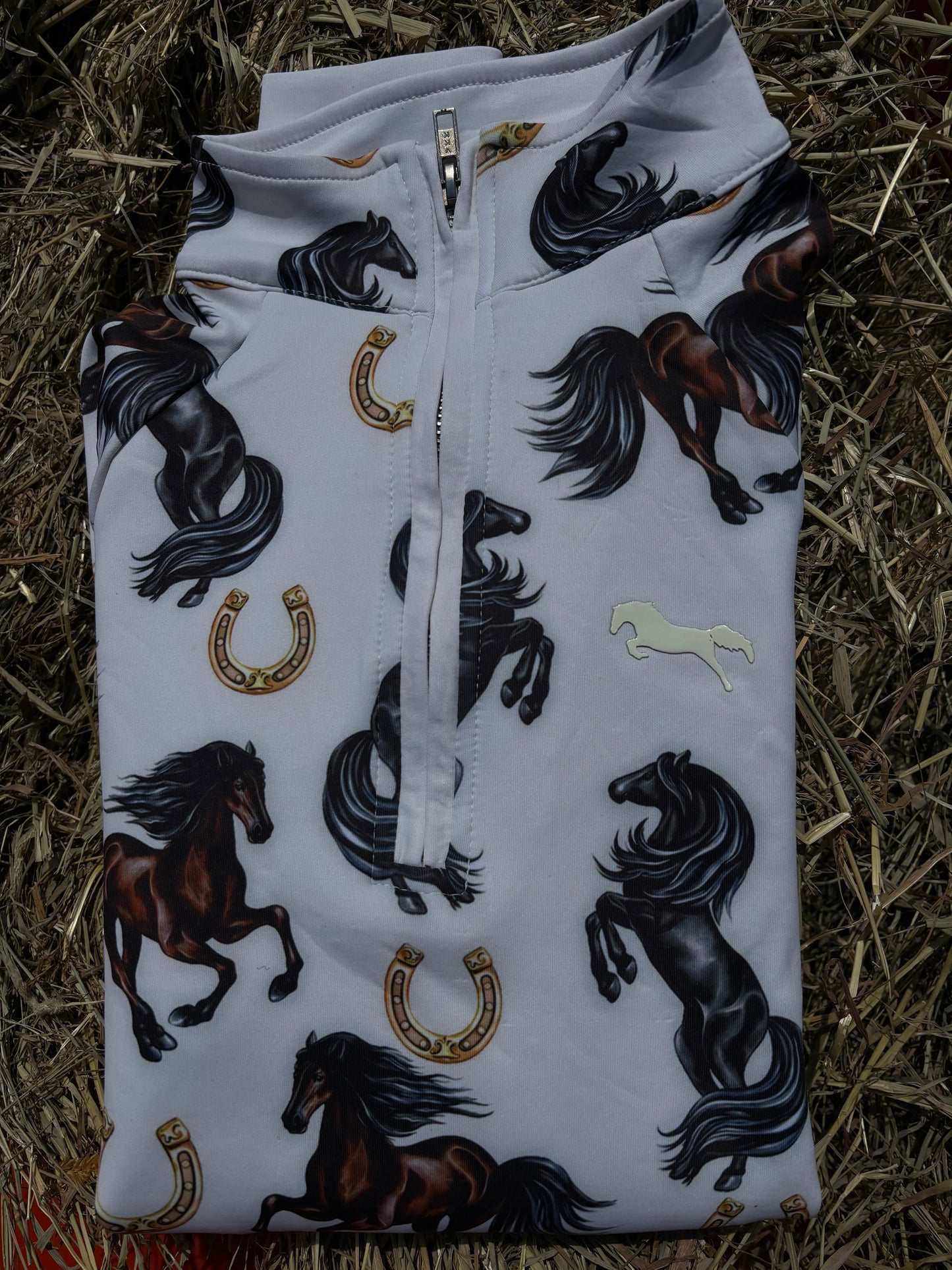 EQUESTRIAN 𝐁𝐀𝐒𝐄 𝐋𝐀𝐘𝐄𝐑 LONG SLEEVE | GALLOPING HORSES PRINT WITH GOLD HORSESHOES | TECHNICAL STRETCH & MESH VENTILATION